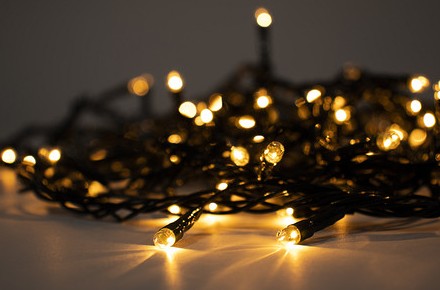 Как повесить гирлянду на стену красиво и без гвоздей: лучшие варианты крепления - «Эксплуатация»